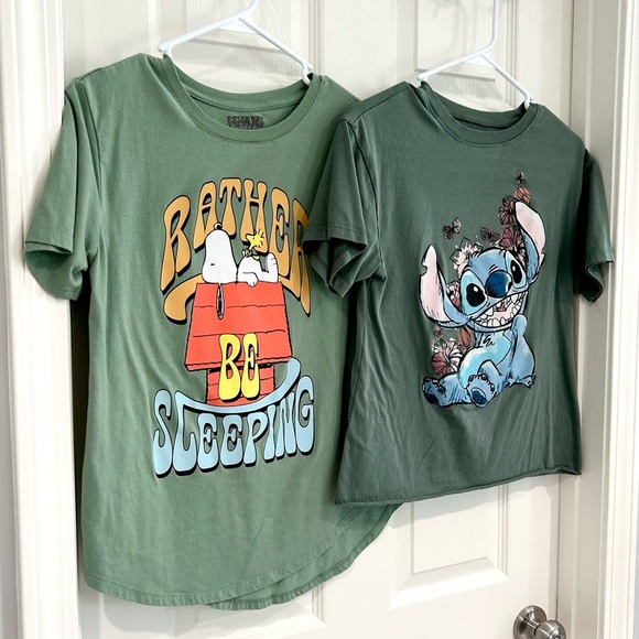 Disney & Peanuts Junior Women Green Graphic T-Shirts Set Sz S & L Snoopy Stitch - Picture 6 of 14
